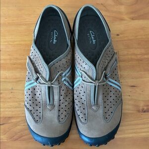 Clarks Women's Tan Perforated Loafers